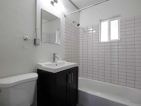 3rd image of 2122 E Fairmount Ave #7