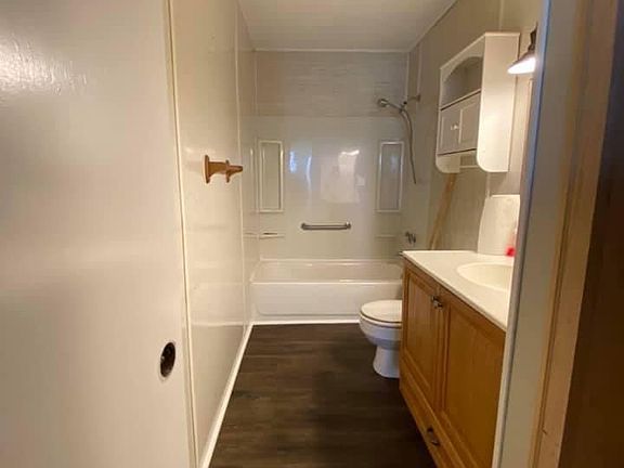 3rd image of 108 Carolina St