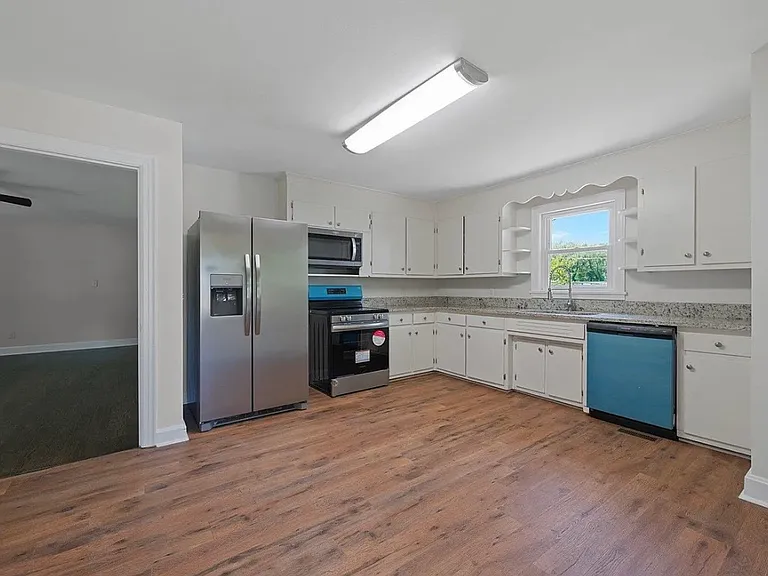 225 Maplemere Ave — Photo 4