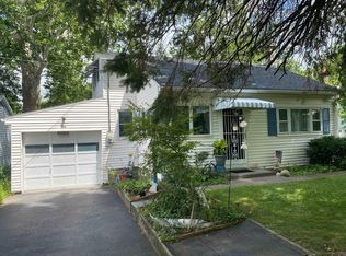 26 Davis Dr, Poestenkill, NY 12140