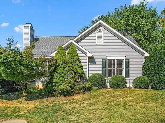 5th image of 807 Meadowstone Dr