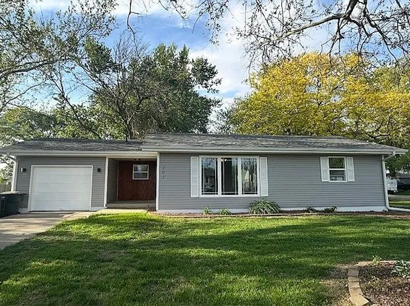 101 W 8th St, Prairie City, IA 50228