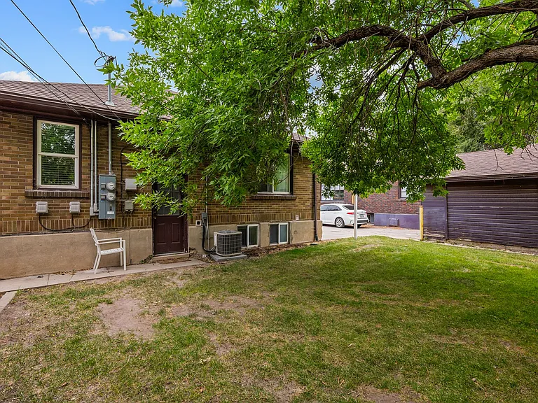 137 E 600 N — Photo 22