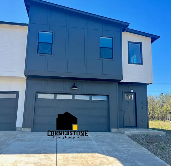 210 Bogey Ln — Photo 1