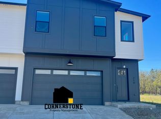 210 Bogey Ln, Eagle Point, OR 97524