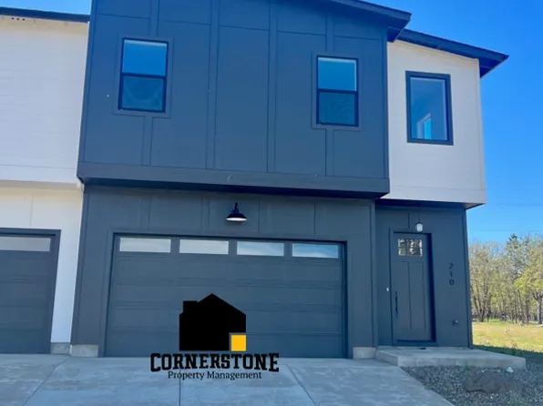 210 Bogey Ln, Eagle Point, OR 97524