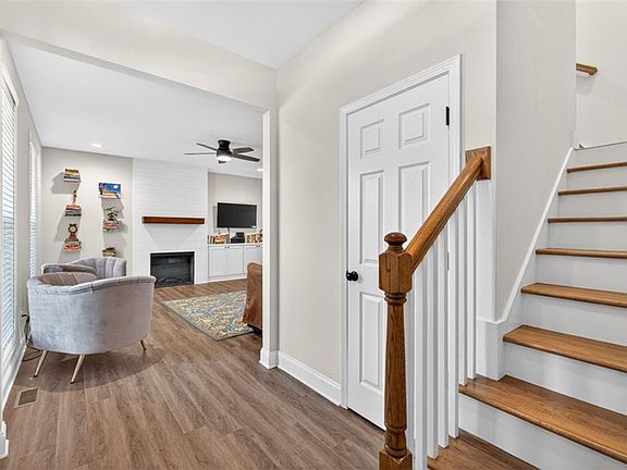 5th image of 125 E 5th St