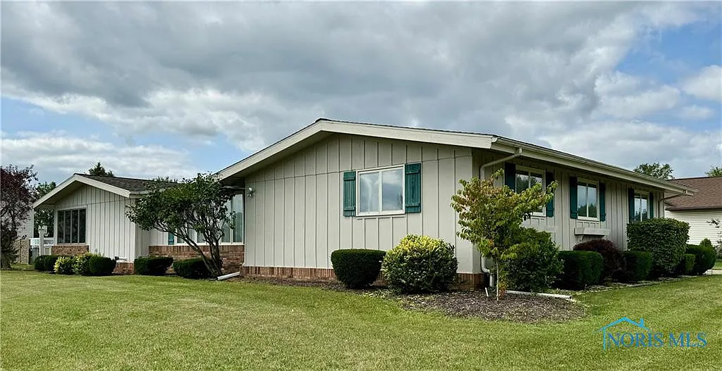 1329 Pinehurst Dr photo 1