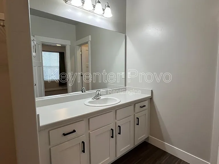 586 N 360 W — Photo 7
