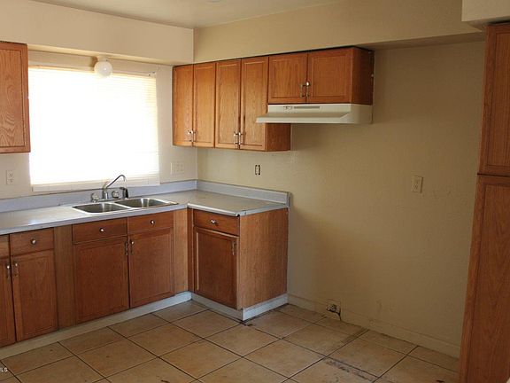4th image of 7922 W Sells Dr