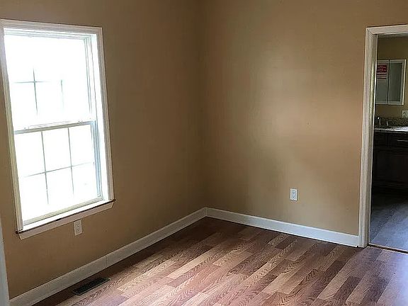 3rd image of 123 N Norris Dr