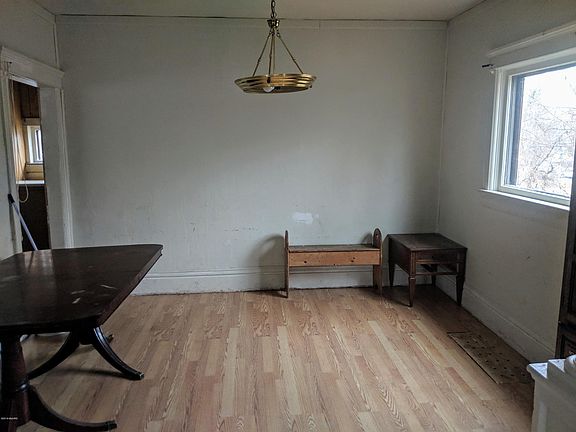 3rd image of 857 Michigan Ave E