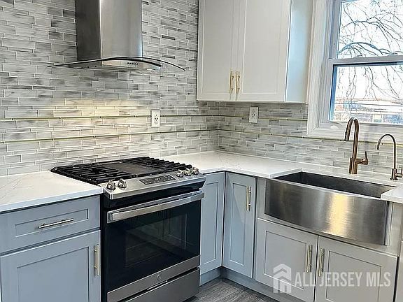 4th image of 483 East Ave #2
