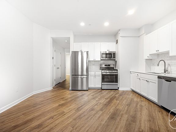 5th image of 15 Park Row APT 10E2