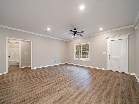 3rd image of 125 Stonebriar Dr