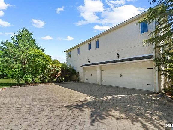 5th image of 16 Audrey Urban Ct