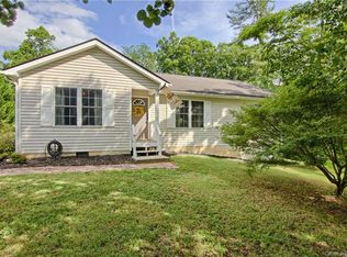 137 Forest Bend Dr, Horse Shoe, NC 28742