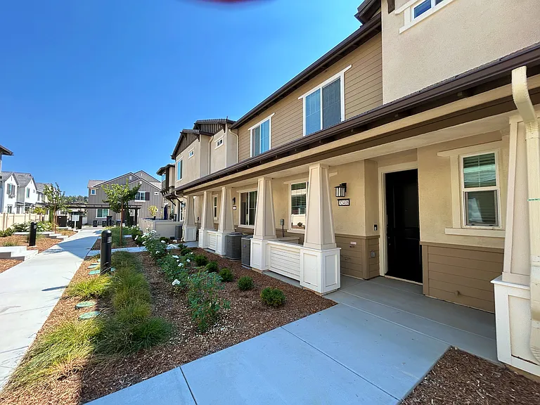 32408 Tannat Dr — Photo 1