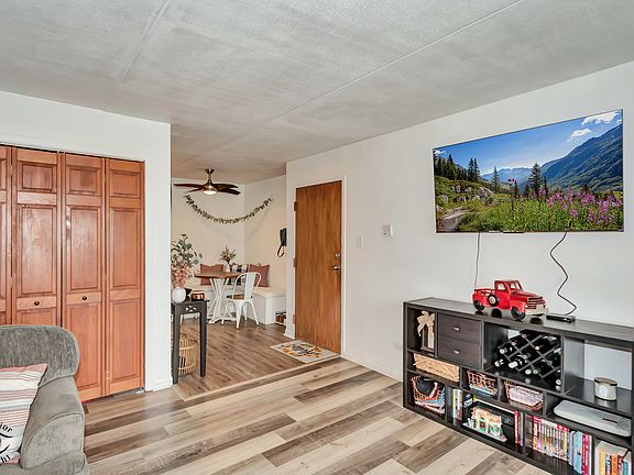 4th image of 7140 166th St APT 201