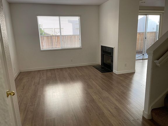 3rd image of 2241 Lenox Pl