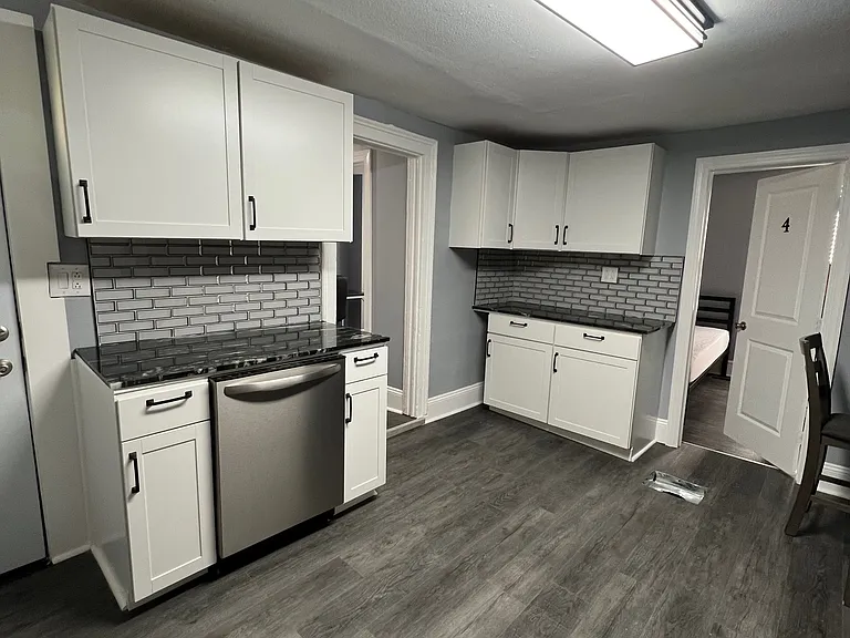 205 Ashworth Pl #1 — Photo 3