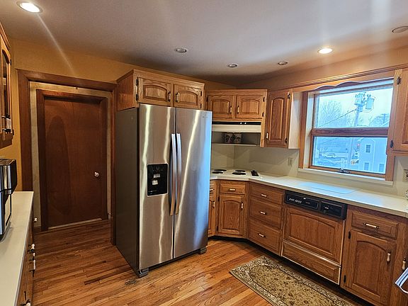 3rd image of 16 Franklin Ave