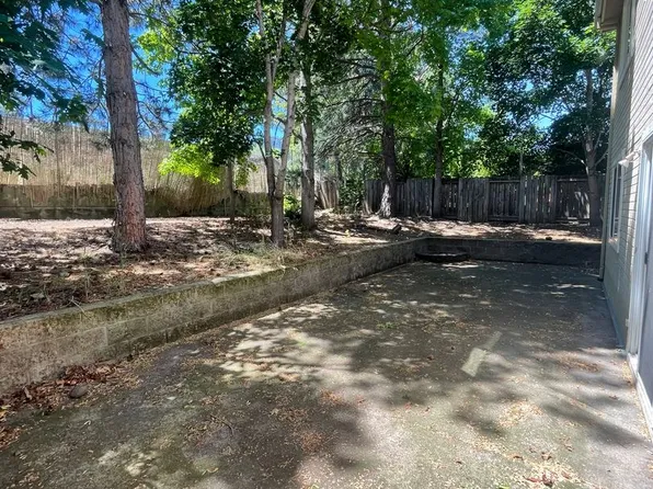 004-4t - 1046-1056 E Main, 1046-1056 E Main St #1050, Ashland, OR 97520