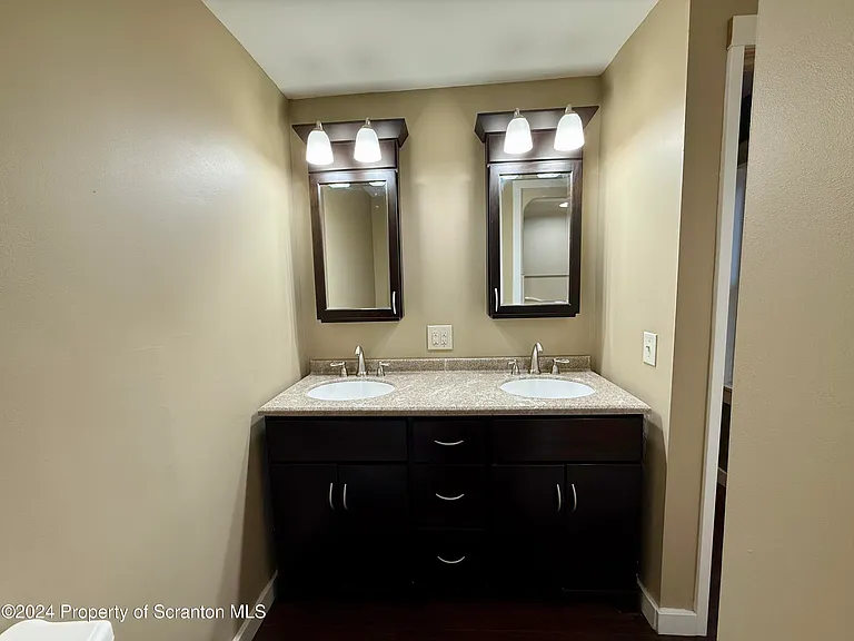 22 N Goodwin Ave — Photo 12