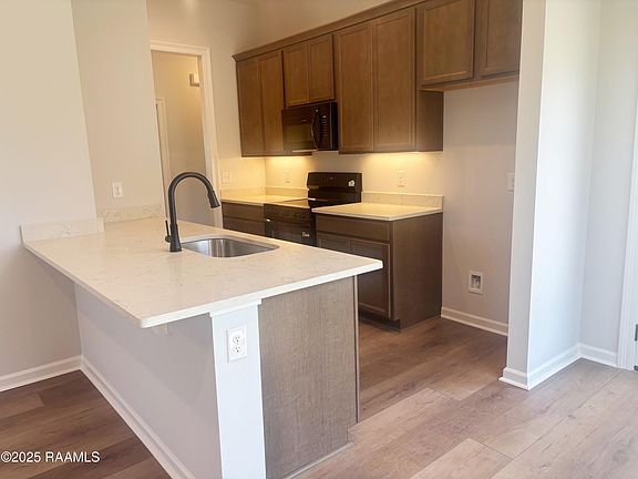 4th image of 3415 Autumn Park Dr