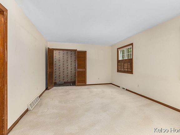 5th image of 1641 Saginaw Rd SE