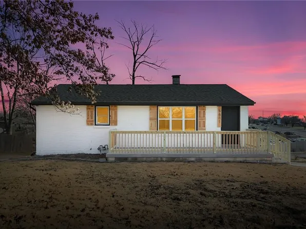 5611 N Walnut St, Kansas City, MO 64118