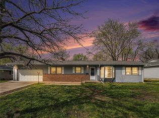 527 W Willow Ln, Ottawa, KS 66067