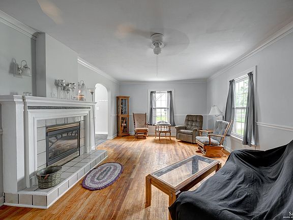 3rd image of 310 W Republic Ave