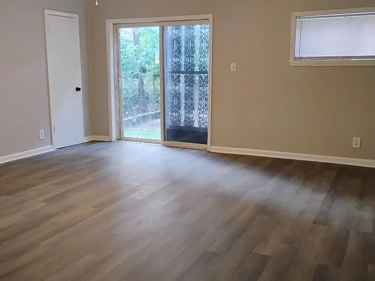 1402 Gold Ave — Photo 6