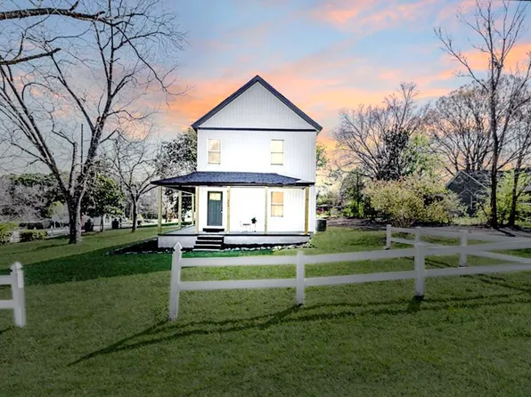 303 N 14th St, Erwin, NC 28339