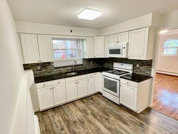 3rd image of 81 Fieldway Ave