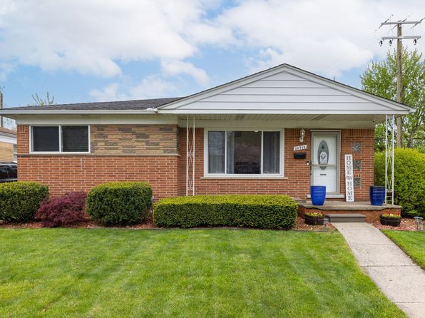 26713 Princeton St, Saint Clair Shores, MI 48081