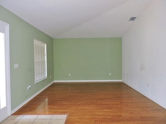4th image of 2707 NE 25th St