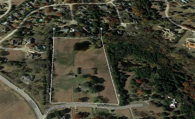 2nd image of 1717 Haciendas Del Lago