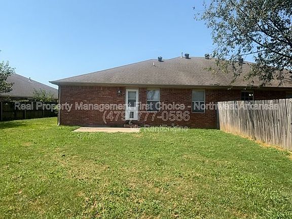 3rd image of 790 Appleridge Dr