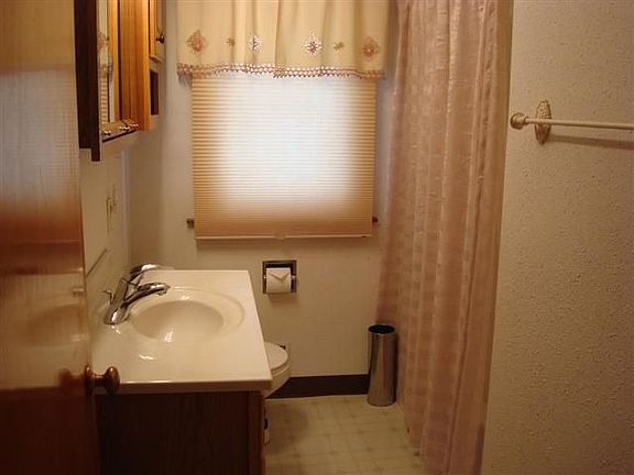 5th image of 1417 S Royce St