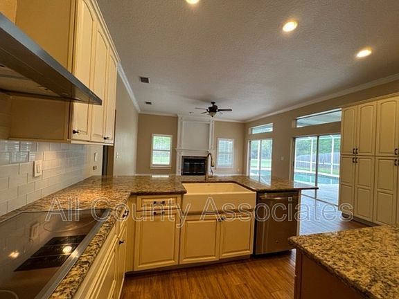 5th image of 3013 Regal Oaks Blvd
