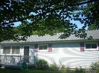 1576 N Thompson Dr, Bay Shore, NY 11706