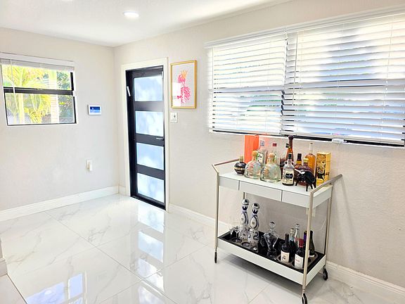 4th image of 2030 SW 22nd Avenue