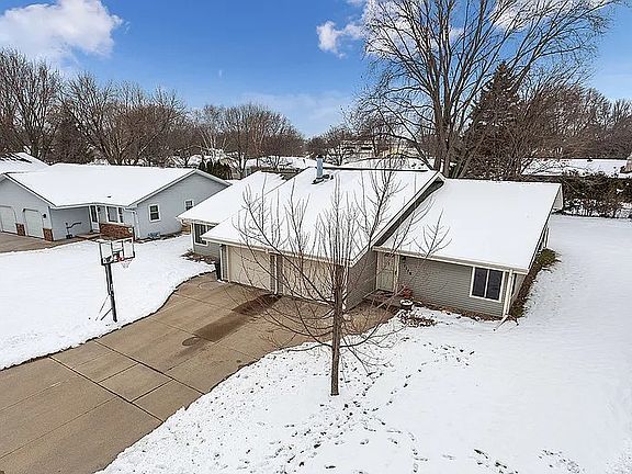 3rd image of 1116 E Northwood Dr