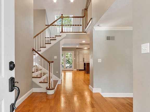 3rd image of 9 Lantern Rd