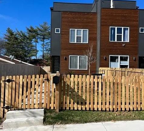 3rd image of 807 Sylvan St