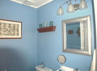 1131 W Baldwin Ct, Mequon, WI 53092