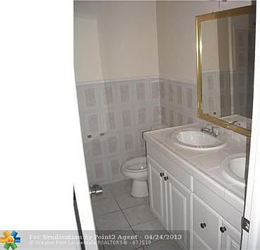 5th image of 935 SW 16th St