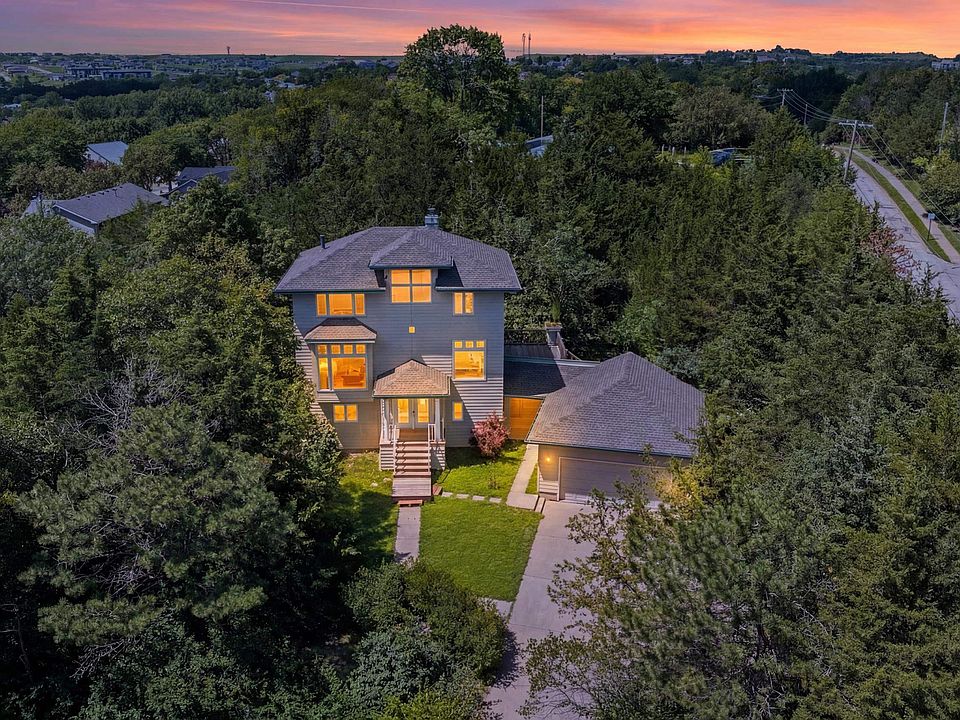 1st image of 1900 Crescent Dr